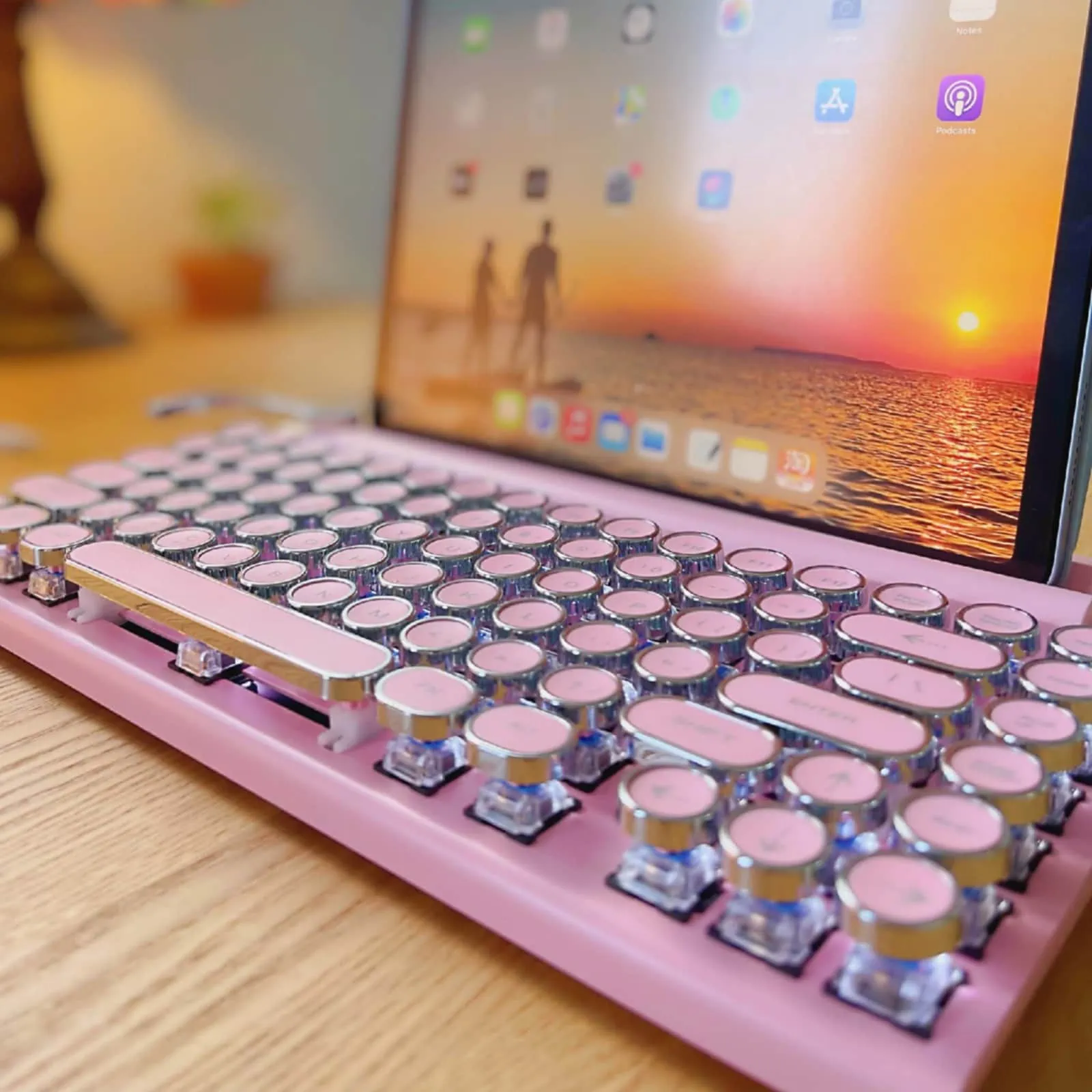 Classic Typewriter Bluetooth Keyboard with Stand – Pink